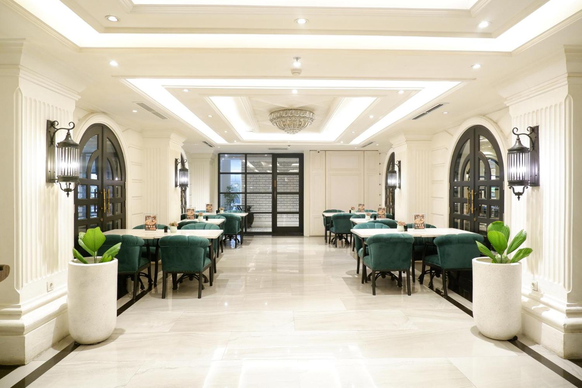 Le Polonia Managed By Topotels Hotel Medan